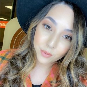 Meet your Posher, Daniela